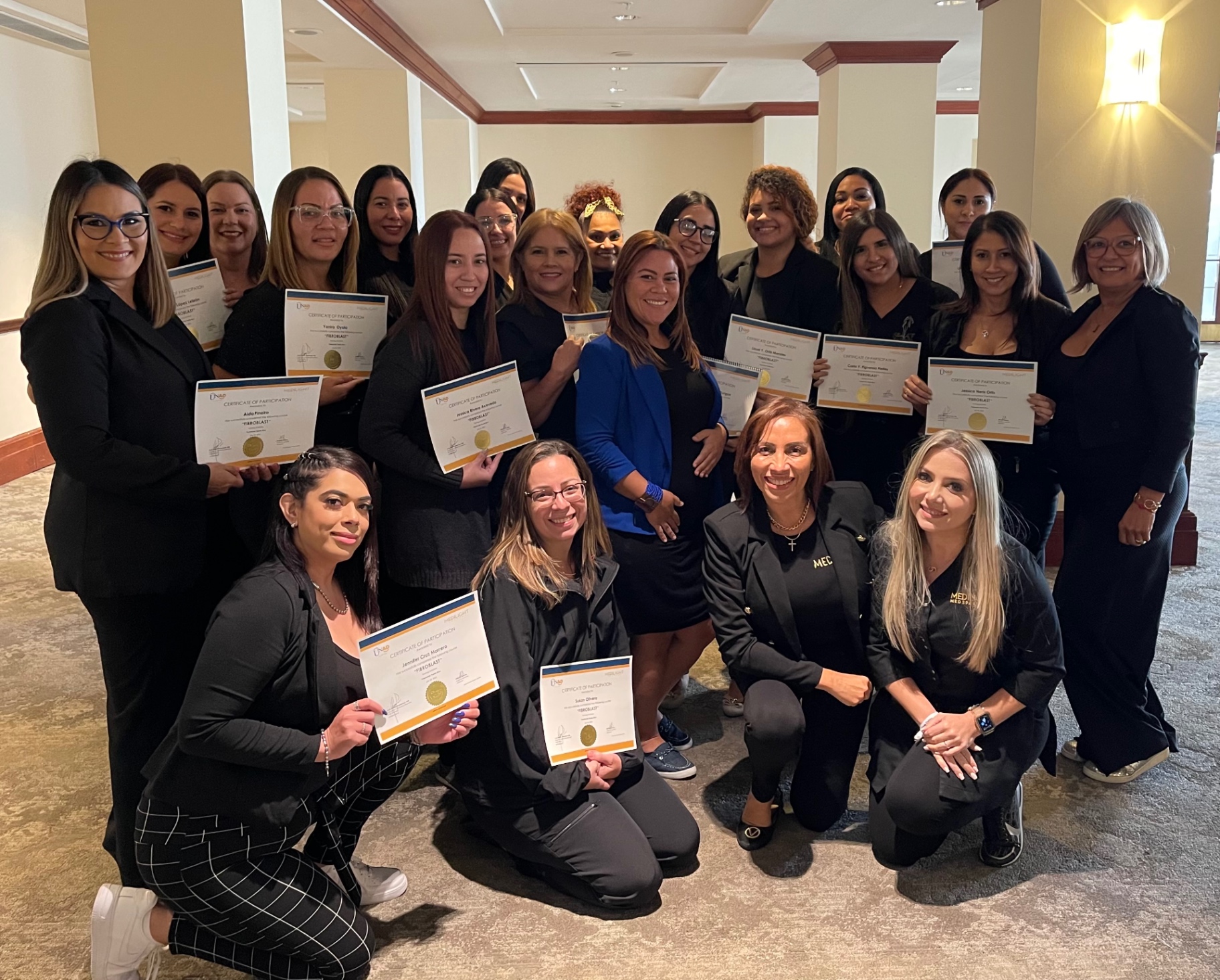 Participantes certificadas de un programa de Medilight Academy